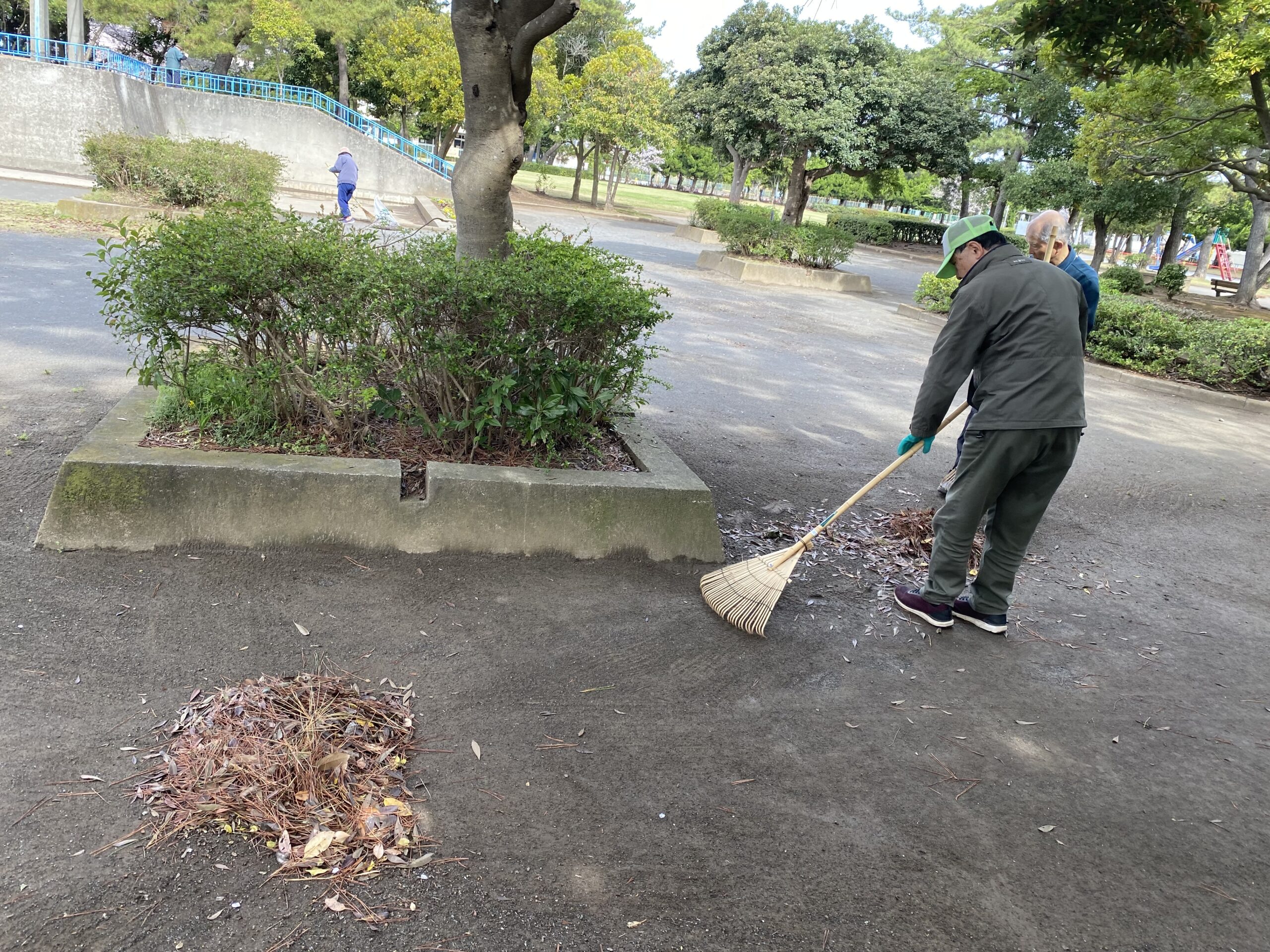 きれいな公園を維持するための清掃活動！磯寿会の取り組み
